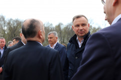 Wizyta Prezydenta RP w kopalni Pniówek - Prezydent RP wraz z delegacją /fot. A. Księżnik/