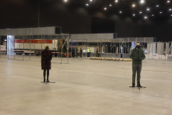 Galeria składająca się ze zdjęć z wizyty Prezesa Rady Ministrów Mateusza Morawieckiego w województwie śląskim. Premier wizytował budowę szpitala tymczasowego w MCK w Katowicach/fot. I. Matuszewska