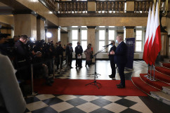 Briefing wicepramiera Jacka Sasina i wojewody Jarosława Wieczorka /fot. A. Księżnik/