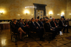 Zdjęcia z uroczystego odsłonięcia znaczka pocztowego Dziewięciu z 