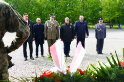 Zdjęcia z wojewódzkich obchodów Święta Narodowego Trzeciego Maja, 98. rocznicy wybuchu III powstania śląskiego oraz 90. urodzin gmachu ŚUW /fot. A. Karendał, A. Księżnik/