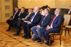 Obchody Narodowego Dnia Powstań Śląskich - uczestnicy uroczystości wprowadzenia do obiegu znaczka pocztowego z okazji 100. rocznicy powrotu Górnego Śląska do Polski /fot. ŚUW/