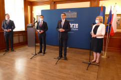 Wręczenie czeków w ramach programu 