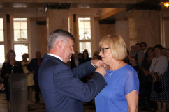 Fotogaleria z uroczystości wręczenia odznaczeń w Westybulu Śląskiego Urzędu Wojewódzkiego w Katowicach / zdjęcia: I. Matuszewska