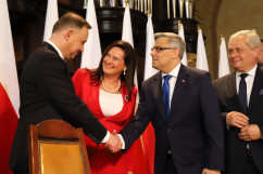 Uroczystość podpisania ustawy o ustanowieniu Narodowego Dnia Powstań Śląskich - Prezydent RP z wojewodą śląskim Jarosławem Wieczorkiem /fot. A. Księżnik/