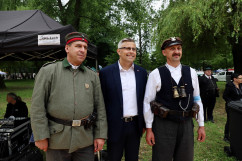 Wojewoda z powstańcami