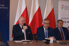 Galeria zdjęć ze spotkania oraz briefingu prasowego dot. budowania systemu wsparcia osób niepełnosprawnych i ich rodzin /fot. I. Matuszewska/
