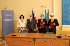Podpisanie umów w ramach RFRD w Starostwie Powiatowym w Gliwicach /fot. A. Księżnik/