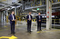 Zdjęcia z wizyty premiera Mateusza Morawieckiego w fabryce Opla w Gliwicach /fot. Anna Karendał/