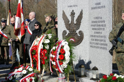 Wieniec Prezesa Rady Ministrów złożony pod pomnikiem Gloria Victis/fot. I. Matuszewska