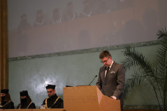 Wiceprezydent Katowic Bogumił Sobula przemawia podczas uroczystości/ fot. A. Herz