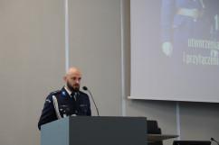 Obchody z okazji 100. rocznicy utworzenia Policji Województwa Śląskiego i przyłączenia części Górnego Śląska do Polski - przemówienie uczestnika wydarzenia /fot. B. Szwedowski/