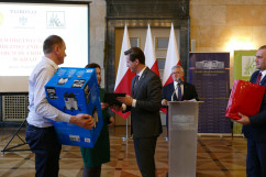 Zdjęcia z uroczystego finału regionalnego XVII Ogólnopolskiego Konkursu „Bezpieczne Gospodarstwo Rolne” dla regionu bielskiego i katowickiego z udziałem wicewojewody Roberta Magdziarza /fot. Bartosz Półrolnik/