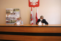 Uroczystość podpisania umów na realizację inwestycji w ramach Rządowego Funduszu Rozwoju Dróg oraz programu Senior+ /fot. A. Księżnik/