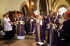 Galeria zdjęć z ostatniego pożegnania śp. abpa Szczepana Wesołego /fot. A. Karendał/