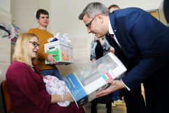 Galeria zdjęć ze spotkania z pierwszym noworodkiem 2019 roku w Śląskiem /fot. A. Karendał/
