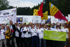 X Olimpiada Sportowa Uniwersytetów Trzeciego Wieku i Organizacji Senioralnych z udziałem wiceminister Elżbiety Bojanowskiej i wojewody Jarosława Wieczorka.