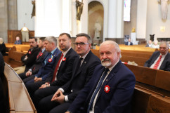 Obchody 231. rocznicy uchwalenia Konstytucji 3 maja - doradca wojewody Czesław Sobierajski, Wojewódzki Komendant OHP
Piotr Trząski oraz wiceprezydent Katowic Mariusz Skiba podczas mszy św. w Archikatedrze Chrystusa Króla w Katowicach /fot. ŚUW/