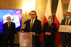 Konferencja prasowa dotycząca Programu Inwestycji Strategicznych - przemówienie poseła na Sejm RP J. Polaczka /fot. A. Księżnik/