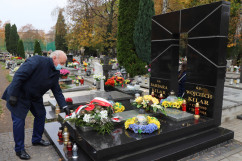 Odwiedziny cmentarzy i mogił w województwie śląskim z okazji Wszystkich Świętych /fot. ŚUW/
