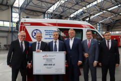 Podpisanie umów na wymianę akceleratora i zakup karetek dla województwa śląskiego /fot. I. Matuszewska/
