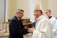 Galeria zdjęć z uroczystości święceń biskupich ks. prałata Grzegorza Olszowskiego w katowickiej katedrze Chrystusa Króla /fot. A. Karendał/