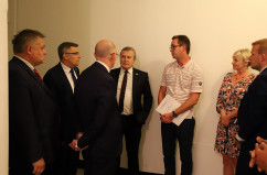 Galeria zdjęć z uroczystości podpisania umowy o współprowadzenie Teatru Dzieci Zagłębia oraz wizyty wicepremiera Glińskiego w ŚUW /fot. A. Karendał/