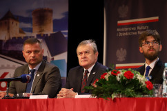 Galeria zdjęć z uroczystości podpisania umowy o współprowadzenie Teatru Dzieci Zagłębia oraz wizyty wicepremiera Glińskiego w ŚUW /fot. A. Karendał/