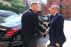 Uroczystość podpisania ustawy o ustanowieniu Narodowego Dnia Powstań Śląskich - pożegnanie Prezydenta RP i wojewody śląskiego Jarosława Wieczorka /fot. A. Księżnik/