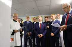 Galeria zdjęć z uroczystego przekazania nowego mammografu dla szpitala w Jaworznie /fot. A. Księżnik/