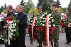 Uroczystości pogrzebowe śp. żołnierzy Franciszka Skrobola oraz Józefa Wawrzyńczyka - kondukt pogrzebowy /fot. A. Księżnik/