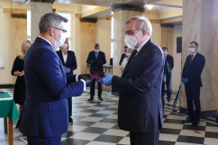 Wręczenie odznaczeń państwowym pracownikom służby zdrowia /fot. A. Księżnik/
