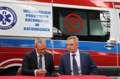 Podpisanie umów na wymianę akceleratora i zakup karetek dla województwa śląskiego /fot. I. Matuszewska/