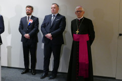 Otwarcie Panteonu Górnośląskiego - prezydent Katowic Marcin Krupa, marszałek województwa Jakub Chełstowski, abp Wiktor Skworc Glińskim /fot. A. Księżnik/