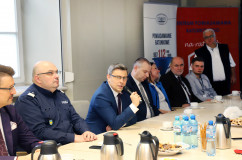 Galeria zdjęć z konferencji z okazji urodzin numeru alarmowego 112 z udziałem wojewody śląskiego Jarosława Wieczorka /fot. Anna Karendał/