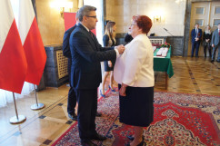 Fotogaleria z uroczystości wręczenia odznaczeń państwowych w Sali Marmurowej Śląskiego Urzędu Wojewódzkiego w Katowicach / fot. Anna Herz/