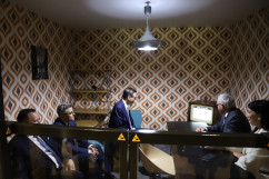 Otwarcie Planetarium w Chorzowie - premier Mateusz Morawiecki, wojewoda Jarosław Wieczorek, marszałek województwa Jakub Chełstowski, wicemarszałek Izabela Domogała i Dyrektor Planeterium podczas zwiedzania obiektu /fot. A. Księżnik/