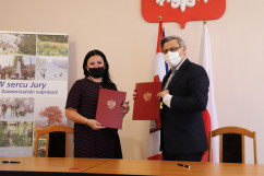 Uroczystość podpisania umów na realizację inwestycji w ramach Rządowego Funduszu Rozwoju Dróg oraz programu Senior+ /fot. A. Księżnik/