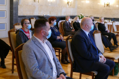 Wręczenie nagród laureatom konkursu dla organizacji pozarządowych pod hasłem „Rodzina jest najważniejsza” - uczestnicy wydarzenia /fot. B. Szwedowski/