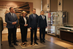 Zdjęcia z konferencji prasowej z udziałem ministra Mariusza Błaszczaka w WSZW. /fot. A. Kucharzewska/