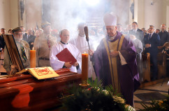 Galeria zdjęć z ostatniego pożegnania śp. abpa Szczepana Wesołego /fot. A. Karendał/