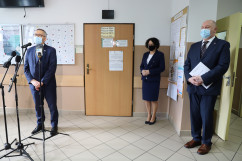 Wizyta wiceministra Rodziny, Pracy i Polityki Społecznej Stanisława Szweda oraz wicewojewody śląskiego Jana Chrząszcza w Pszczynie /fot. A. Księżnik/