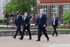 Złożenie wieńca pod pomnikiem Józefa Piłsudskiego /fot. A. Księżnik/