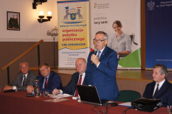 Galeria zdjęć ze spotkania oraz briefingu prasowego dot. budowania systemu wsparcia osób niepełnosprawnych i ich rodzin /fot. I. Matuszewska/