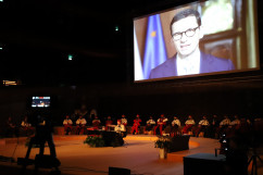 Przemówienie Premiera Mateusza Morawieckiego, wyświetlane na ekranie podczas uroczystości/ fot. A. Herz
