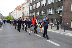 Obchody 231. rocznicy uchwalenia Konstytucji 3 maja -  harcerze idący w pochodzie /fot. ŚUW/
