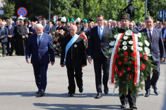 Obchody 41. rocznicy podpisania Porozumienia Jastrzębskiego - złożenie wieńca pod pomnikiem przez delegację z udziałem premiera M. Morawieckiego /fot. A. Księżnik/