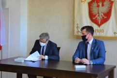 Podpisanie umów z samorządami w powiecie myszkowskim na dofinansowania na drogi oraz przewozy autobusowe 