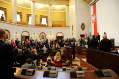 Galeria zdjęć z przekazania Betlejemskiego Światełka Pokoju podczas sesji Sejmiku Województwa Śląskiego /fot. A. Karendał/