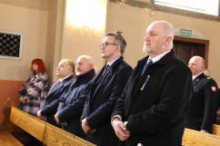 Upamiętnienie Dnia Pamięci Ofiar Zbrodni Katyńskiej - uczestnicy Mszy św. w kościele pw. Św. Marii Magdaleny w Mazańcowicach /fot. K.Szczepanek/